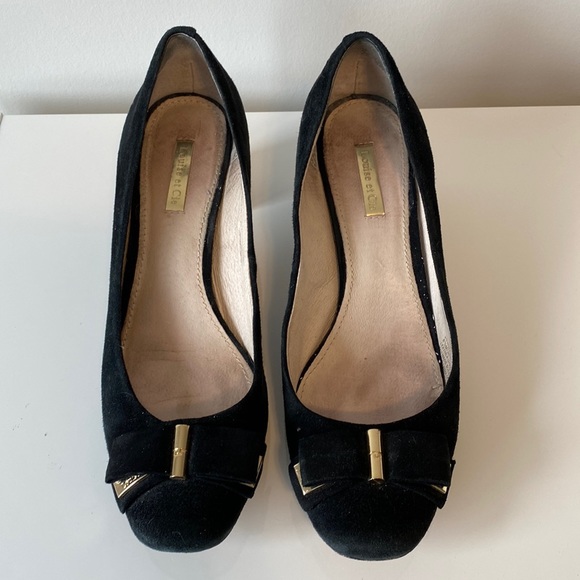 Suede size 8.5 heels with bow - Picture 1 of 5